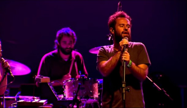 O músico Marcelo Jeneci bate um papo com a equipe do Paratodos sobre o álbum "De Graça"