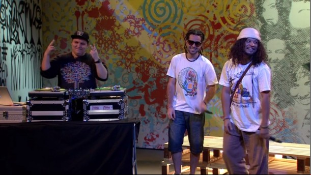 O artista cearense Rapadura Xique-Chico grava participação no estúdio do programa Paratodos