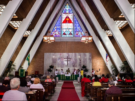 Culto na Paróquia da Santíssima Trindade - São Paulo. Foto: Gabriela Monteiro.